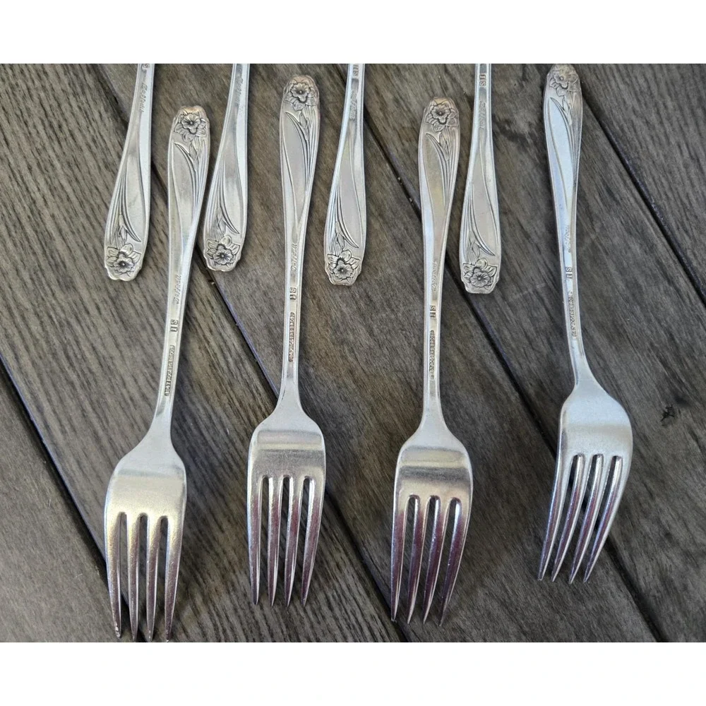 Vintage 1847 Rogers Bros Daffodil Silverplate Dinner Forks 7-1/2
